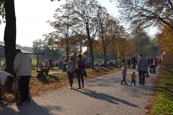 Strahlendes Herbstwetter herrschte beim Obstbaumtag 2018 und lockte viele Gäste in den Lainzer Tiergarten