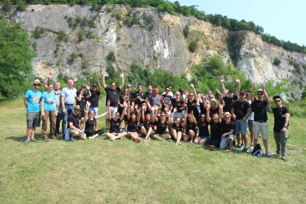 Das Team der Firma Bacardi-Martini bei ihrem Pflegeeinsatz in Bad Vöslau