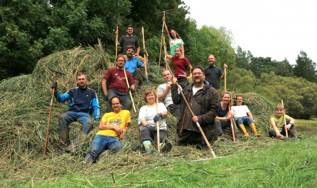 Die HelferInnen des Pflegetermins bei der Naturdenkmalwiese Heiligenkreuz