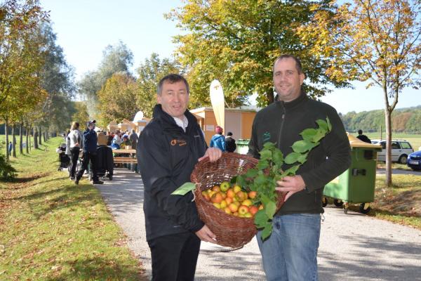 Biosphärenpark Direktor Dr. Herbert Greisberger und Revierleiter Ing. Leopold Fidler (MA49) begrüßten die BesucherInnen im Lainzer Tiergarten. 