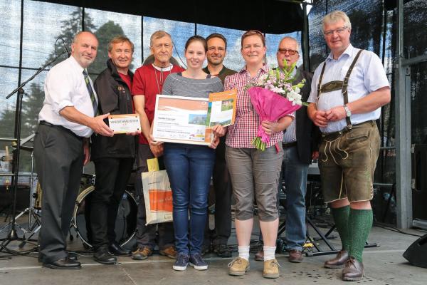 Wiesenmeister 2017: Familie Matzinger im Bild mit LAbg. Bgm. Josef Balber (Altenmarkt), Dr. Herbert Greisberger (BPWW), Dr. Josef Greimler (Uni Wien), DI Alexander Mrkvicka (MA49), Bgm. DI Ludwig Köck (Alland), LAbg. Bgm. Christoph Kainz (Pfaffstätten)