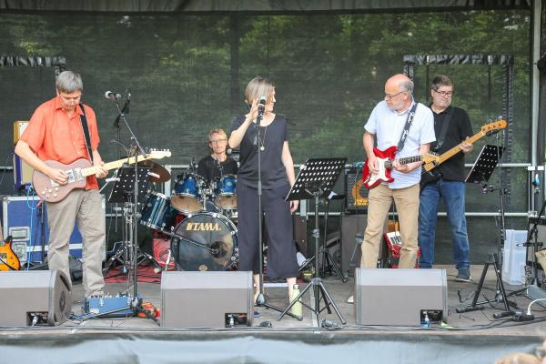 Mit dem Open-Air Konzert der Band "Herbstzucker" konnte man bei herrlichem Wetter den Tag im Lainzer Tiergarten ausklingen lassen.