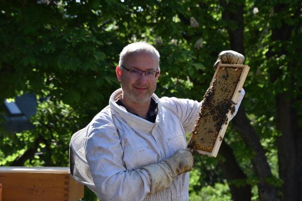 Ernst Hüttel ist stolz darauf, als Partnerbetriebe des Biosphärenparks tätig zu sein.