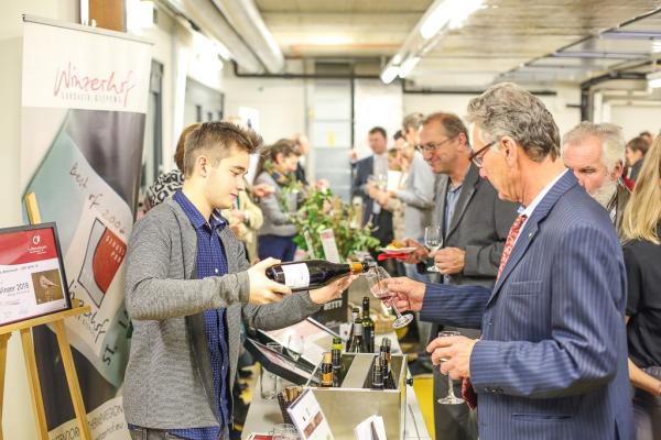 Nach der Prämierung wurden die Siegerweine verkostet.