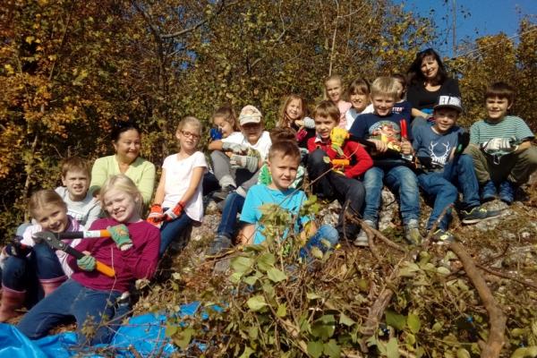 Schulpflegeeinsatz der 3. Klasse VS Alland in Alland