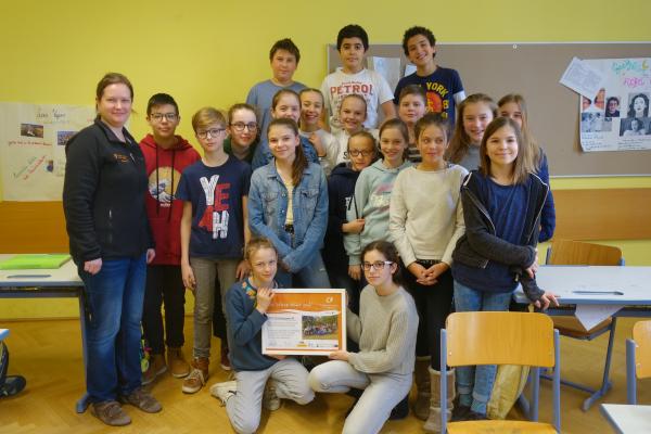 Die SchülerInnen der 2a der GWIKU Haizingergasse in Währing mit BPWW-Projektleiterin Mag.<sup>a</sup> Johanna Scheiblhofer.