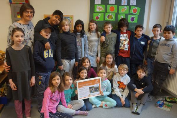 Die SchülerInnen der Klasse IFK der GTVS Atzgersdorf in Liesing mit Klassenlehrerin Denisa Achleitner.