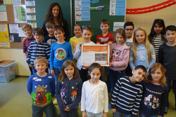Die Kinder der Klasse 2a der OVS Rodaun in Liesing mit Klassenlehrerin Annika Weishäupl.