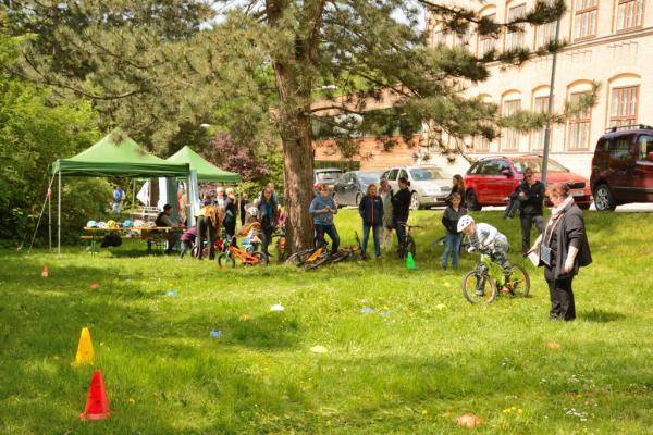 Geschicklichkeit am Drahtesel mussten die Teams bei der Station von Mountainbike-Verein Wienerwald Trails & Trailcenter Hohe Wand Wiese beweisen.