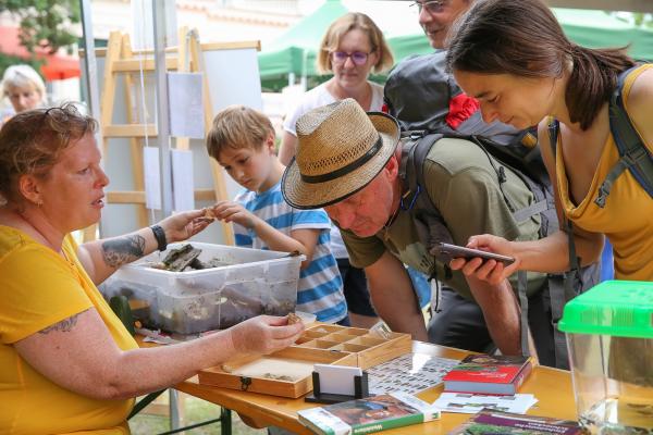 Bei den rund 30 Infoständen konnten sich Interessierte über die heimische Natur und den Biosphärenpark Wienerwald informieren und mit Reptilien und Schnecken auf Tuchfühlung gehen.