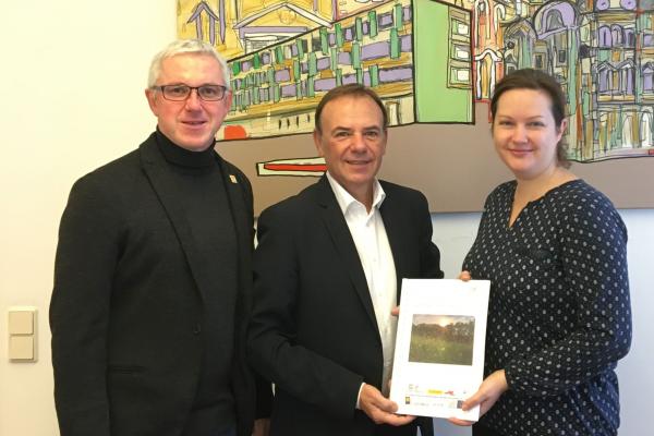 Biosphärenpark Direktor DI Andreas Weiß, Bezirksvorsteher Gerald Bischof, Mag. Johanna Scheiblhofer