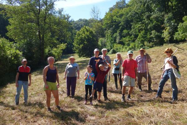 Gruppenfoto freiwillige HelferInnen auf der Zichtelwiese