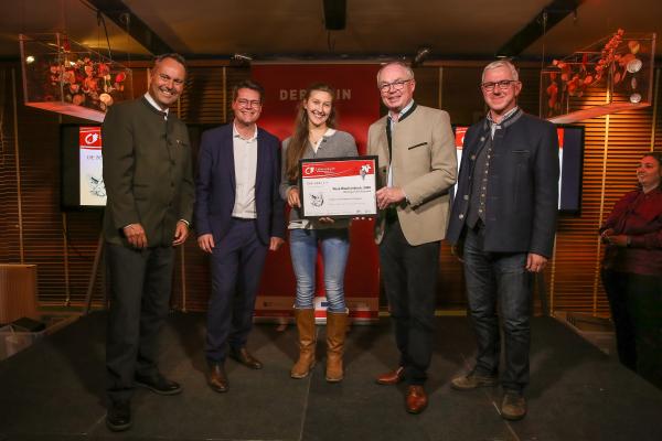 (v.l.n.r.) Forstdirektor der Stadt Wien DI Andreas Januskovecz, Wiener Klima- und Umweltstadtrat Mag. Jürgen Czernohorszky, LH-Stellvertreter Dr. Stephan Pernkopf und Biosphärenpark Direktor DI Andras Weiß gratulieren dem Weingut Ubl-Doschek zum Kategorie-Sieg Roséwein.