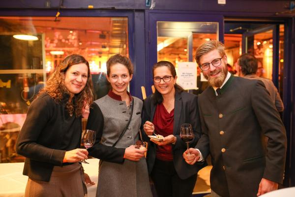 Die Familie Herzog ist mit ihrem Weingut und Heurigen auch Partnerbetrieb des Biosphärenpark Wienerwald.