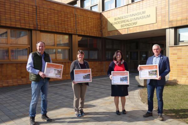 Bürgermeister Franz Rumpler, Biologielehrerin Andrea Obereder, Direktorin des BRG Berndorf Maria Reitgruber und Biosphärenpark-Direktor Andreas Weiß