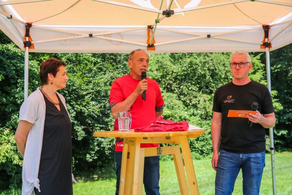 Biosphärenpark-Direktor Andreas Weiß (rechts), Bezirksvorsteher-Stellvertreterin von Ottakring Eva Weißmann und Stellvertretender Forstdirektor der Stadt Wien Herbert Weidinger begrüßen die Gäste und die ExpertInnen.