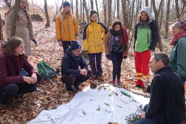 Personen im Wald