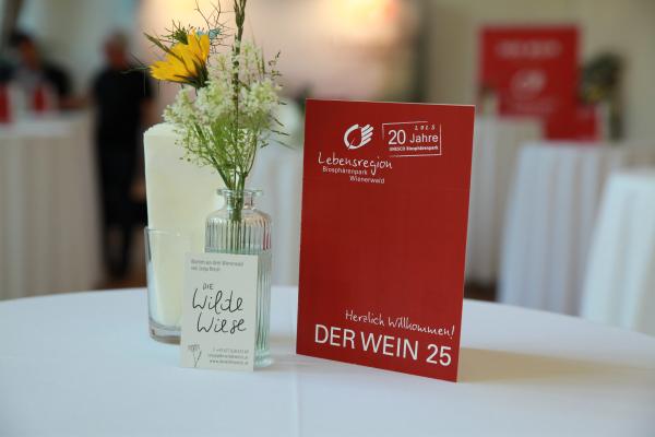 Tischdeko mit Menükarte
