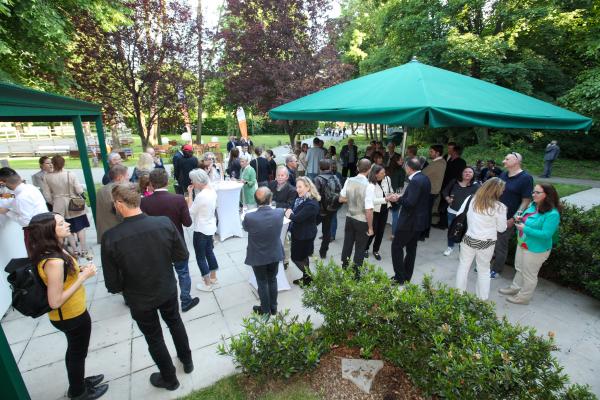 Gastgarten mit Gästen