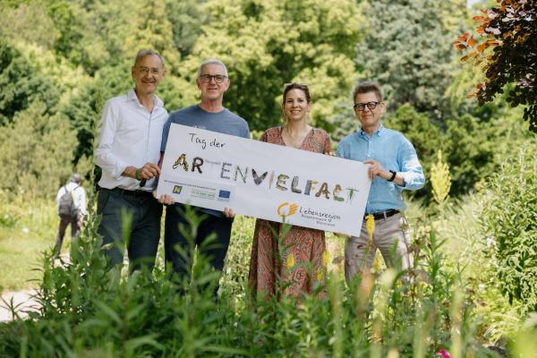 tadtgartendirektor von Baden Andreas Kastinger, Biosphärenpark-Direktor Andreas Weiß, Bürgermeisterin von Baden Carmen Jeitler-Cincelli und Leiter der Klima- und Energieabteilung von Baden Gerfried Koch eröffneten den 20. Tag der Artenvielfalt im Biosphärenpark Wienerwald in Baden.