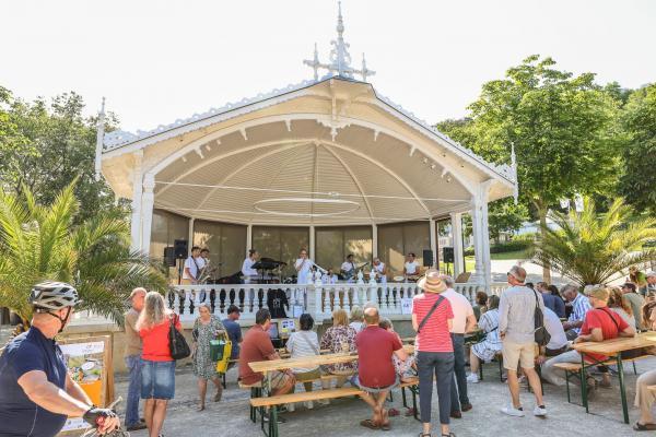 Band im Pavillion
