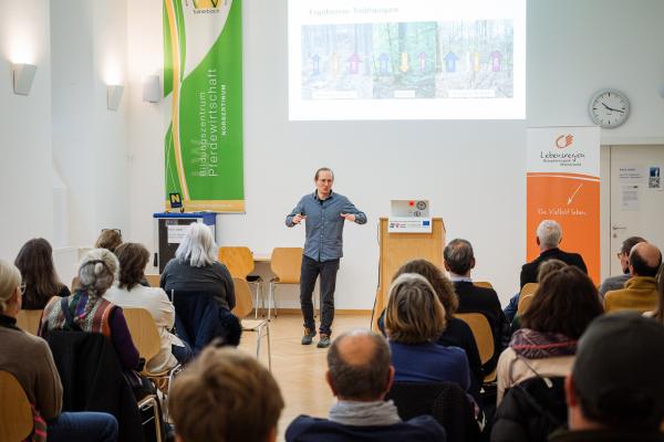 Maximilian Behringer bei seinem Vortrag