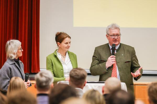 Elisabeth Stix, Forstdirektorin der Stadt Wien Petra Wagner und LAbg. Christoph Kainz