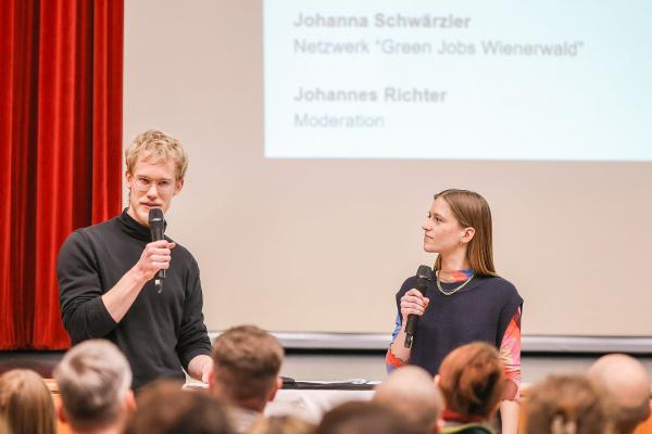 StudentInnen präsentieren