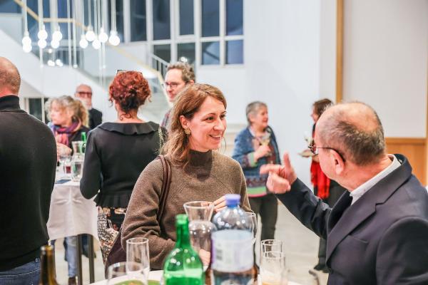 Personen im Gespräch