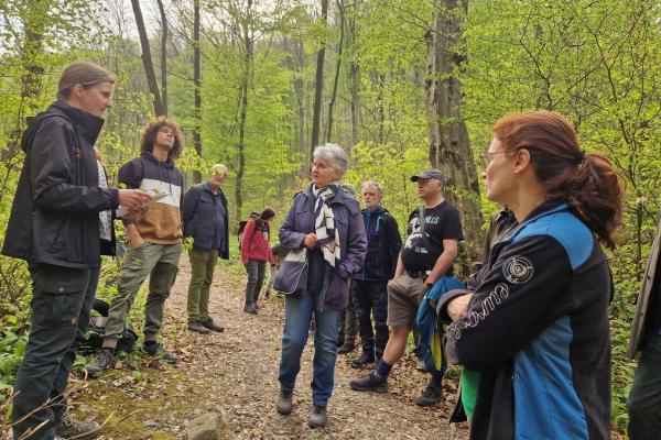 Personengruppe im Wald