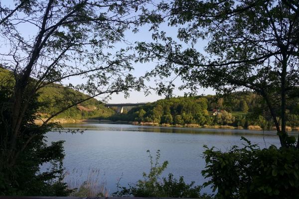 Blick vom Norden auf den Wienerwaldsee.