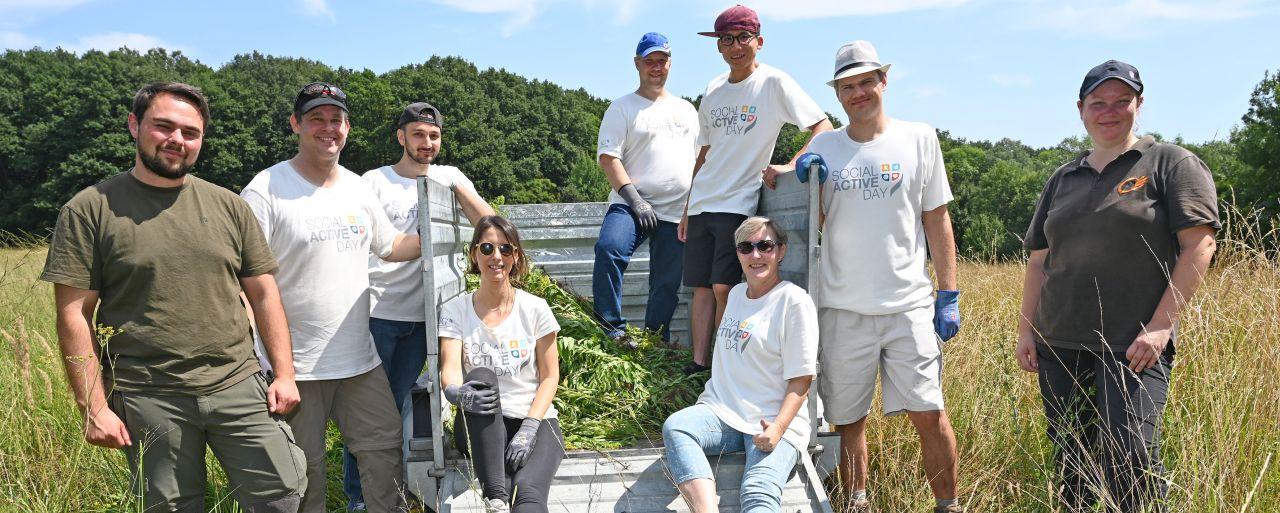 Gruppenfoto Landschaftspflege mit VIG-MitarbeiterInnen