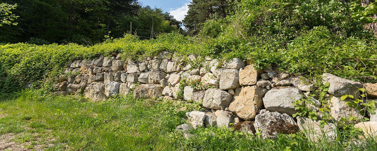 Trockensteinmauer