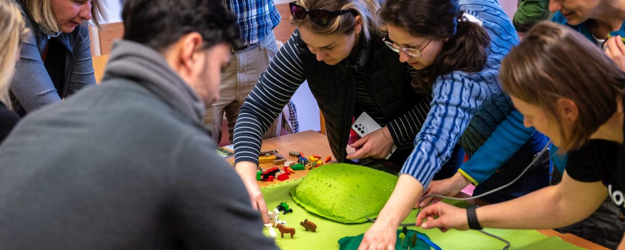 Personengruppe gestaltet ihren eigenen Biosphärenpark