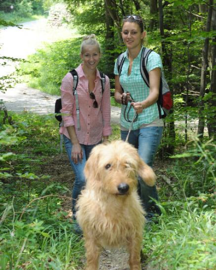 Wanderinnen mit Hund
