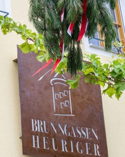 Ausg'steckt is beim Weingut Herzog & Brunngassenheuriger