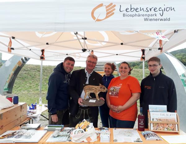 Organisator DI Mario Gruber (WienerwaldTourismus) und Hausherr Bürgermeister Christoph Kainz (Pfaffstätten) besuchten den BPWW-Infostand. 