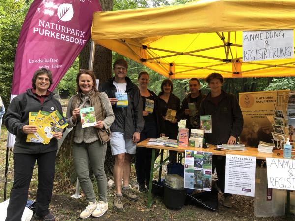 Menschen bei Zeltfest