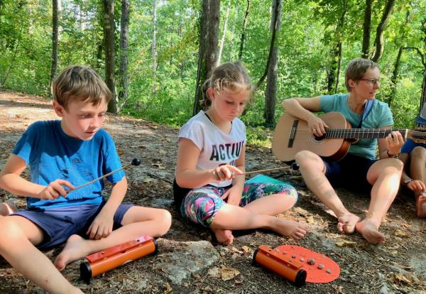 Kinder mit Instrumenten