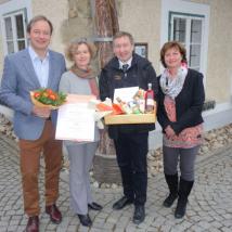 Bürgermeister LAbg. Dr. Martin Michalitsch, Wienerwälderin 2017 Mag. Manuela Zinöcker, Biosphärenpark Direktor Dr. Herbert Greisberger, Gabriele Zimmer (Wienerwaldmuseum)