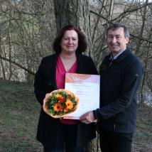 Biosphärenpark Direktor Dr. Herbert Greisberger gratuliert Mag. Eva Bulwa zur Nominierung.