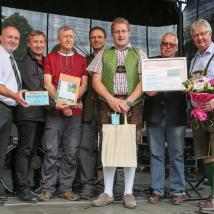 Wiesenmeister 2017: Familie Zechner im Bild mit LAbg. Bgm. Josef Balber (Altenmarkt), Dr. Herbert Greisberger (BPWW), Dr. Josef Greimler (Uni Wien), DI Alexander Mrkvicka (MA49), Bgm. DI Ludwig Köck (Alland), LAbg. Bgm. Christoph Kainz (Pfaffstätten)