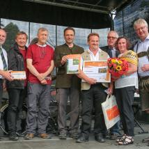 Wiesenmeister 2017: Michaela und Josef Schöndorfer im Bild mit LAbg. Bgm. Josef Balber (Altenmarkt), Dr. Herbert Greisberger (BPWW), Dr. Josef Greimler (Uni Wien), DI Alexander Mrkvicka (MA49), Bgm. DI Ludwig Köck (Alland), LAbg. Bgm. Christoph Kainz (Pfaffstätten)