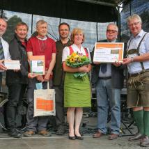 Wiesenmeister 2017: Familie Grandl im Bild mit LAbg. Bgm. Josef Balber (Altenmarkt), Dr. Herbert Greisberger (BPWW), Dr. Josef Greimler (Uni Wien), DI Alexander Mrkvicka (MA49), Bgm. DI Ludwig Köck (Alland), LAbg. Bgm. Christoph Kainz (Pfaffstätten)