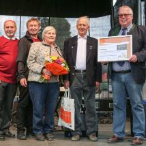 Wiesenmeister 2017: Familie Sarg im Bild mit LAbg. Bgm. Josef Balber (Altenmarkt), Dr. Herbert Greisberger (BPWW), Dr. Josef Greimler (Uni Wien), DI Alexander Mrkvicka (MA49), Bgm. DI Ludwig Köck (Alland), LAbg. Bgm. Christoph Kainz (Pfaffstätten)