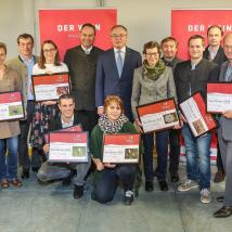 LH-Stellvertreter Dr. Stephan Pernkopf und Forstdirektor der Stadt Wien DI Andreas Januskovecz (Bild Mitte) sowie Biosphärenpark Direktor Dr. Herbert Greisberger (5.v.r.) gratulieren den TopwinzerInnen 2018. 