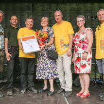 Die Wienerwälderin 2019 Gerda Stojaspal aus Mauerbach (Bildmitte) mit ihren GratulantInnen (v.l.n.r.) LAbg. Christoph Kainz, DI Alexander Mrkvicka, Biosphärenpark-Direktor Dr. Herbert Greisberger, Bgm. Pressbaum Josef Schmidl-Haberleitner, Vize-Bgmin Irene Wallner-Hofhansl sowie Geschäftsführer vom Wienerwald Tourismus Christoph Vielhaber.