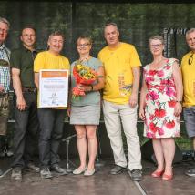 Die neue Biosphärenpark-Botschafterin auch Neustift Innermanzing Bgm<sup>in</sup> Irmgard Schibich inmitten von (v.l.n.r.) LAbg. Christoph Kainz, DI Alexander Mrkvicka, Biosphärenpark-Direktor Dr. Herbert Greisberger, Bgm. Pressbaum Josef Schmidl-Haberleitner, Vize-Bgm<sup>in</sup> Irene Wallner-Hofhansl sowie Geschäftsführer vom Wienerwald Tourismus Christoph Vielhaber.