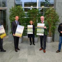 Christoph Vielhaber (GF Wienerwald Tourismus), LR Mag. Jochen Danninger, Mag.a Manuela Zinöcker (Biosphärenpark-Botschafterin), LH-Stellvertreter Dr. Stephan Pernkopf und DI Andreas Weiß (Direktor Biosphärenpark Wienerwald)