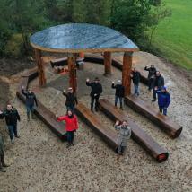 Johannes Wimmer (Leiter des Forstbetriebs Wienerwald ÖBf), Renè Sit (ÖBf), Alexandra Wieshaider (Leiterin des Biosphärenpark-Team der ÖBf), Christine Scholly-Bachinger (Biosphärenpark Koordinatorin NÖ), Andreas Weiß (Direktor des Biosphärenpark Wienerwald), Doris Polgar (Biosphärenpark Botschafterin Breitenfurt), Bürgermeister der Marktgemeinde Breitenfurt Wolfgang Schredl, Simone Wagner (Teamleiterin im Biosphärenpark Wienerwald), Bürgermeister der Gemeinde Wienerwald Michael Krischke, Vizebürgermeister de